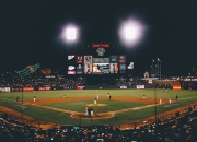 开云足球直播-米切尔的午夜狂飙，F1街道赛之夜的唯一制胜公式