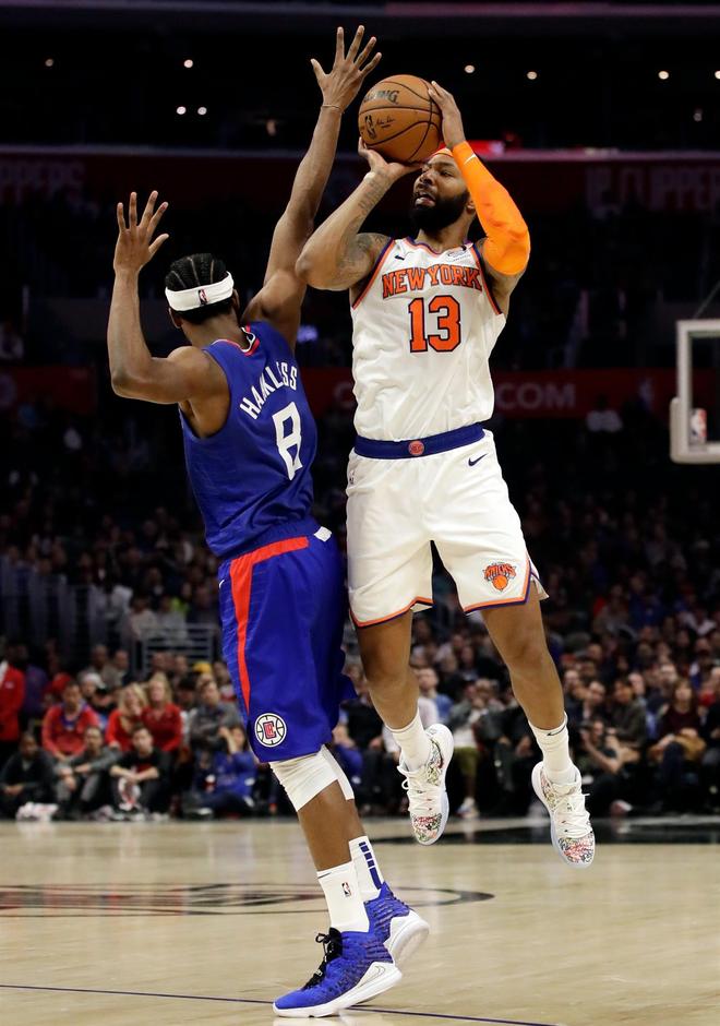 尼克斯血洗西班牙男篮，艾顿打破历史纪录的简单介绍