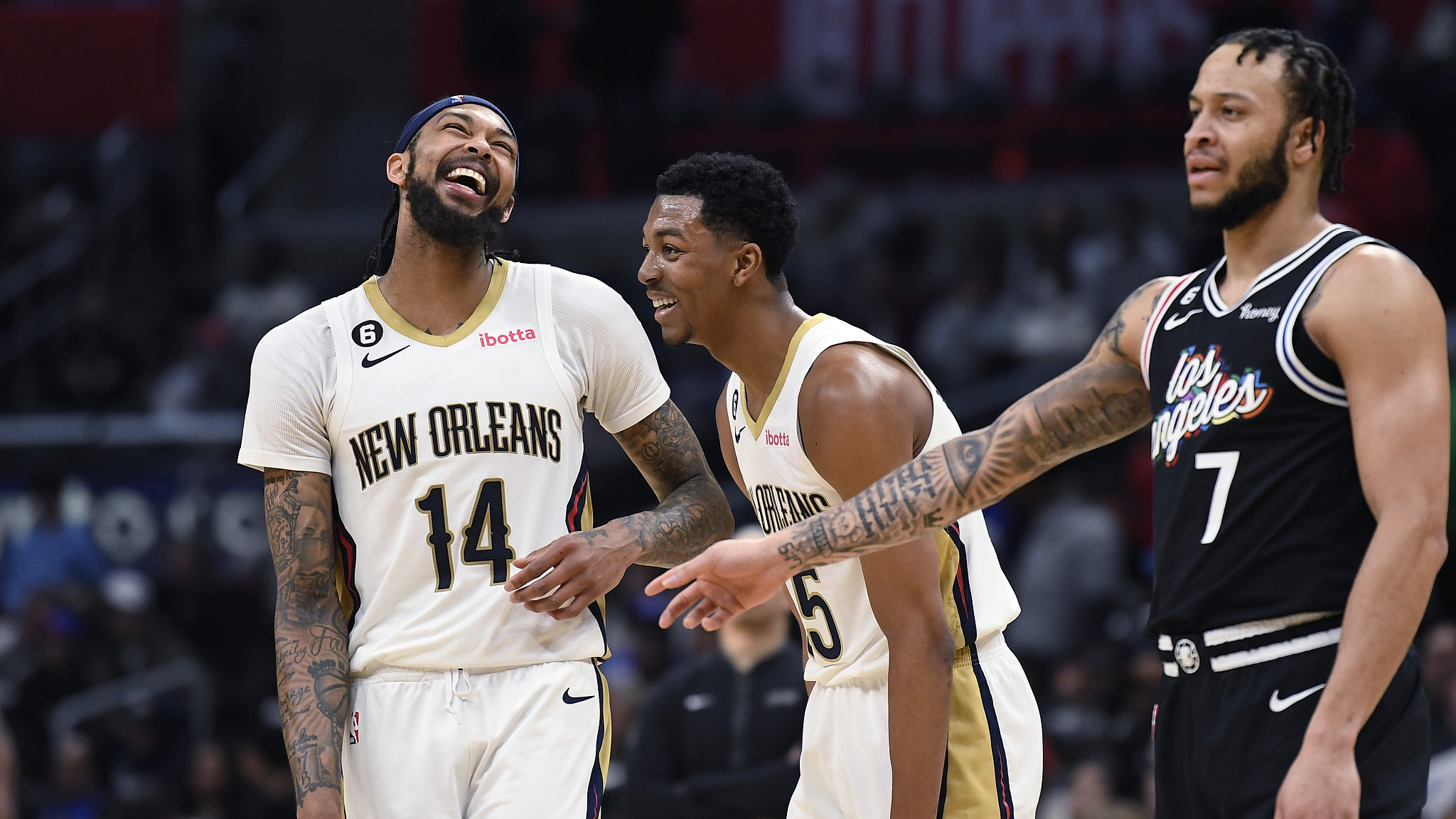 鹈鹕在客场力克黄蜂,英格拉姆全场高效作战 鹈鹕在客场力克黄蜂,英格拉姆全场高效作战