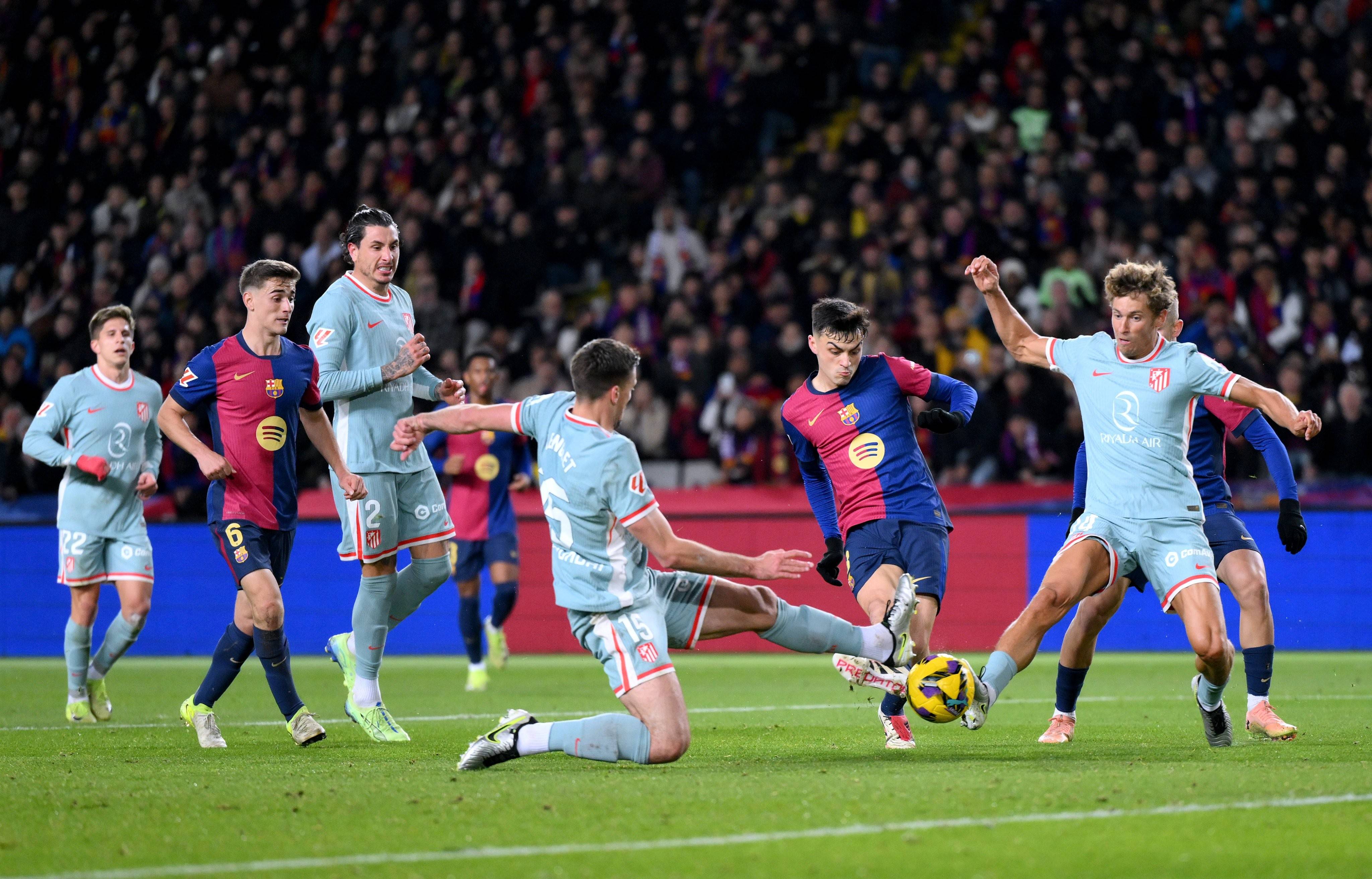 决胜时刻的足球竞技，搏击痛快的简单介绍