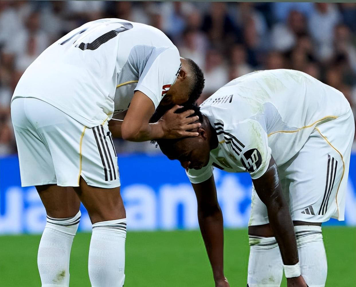 关于塞维利亚险胜对手，取得关键胜利保持上风的信息