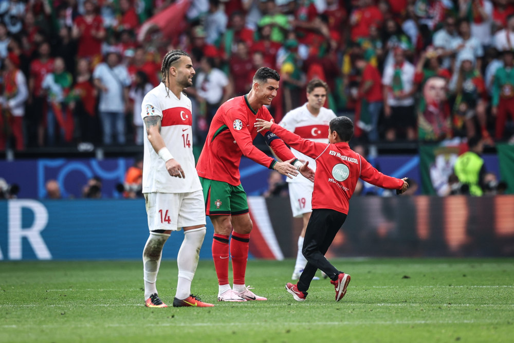 包含葡萄牙球迷为国家篮球队庆祝胜利的词条 包含葡萄牙球迷为国家篮球队庆祝胜利的词条