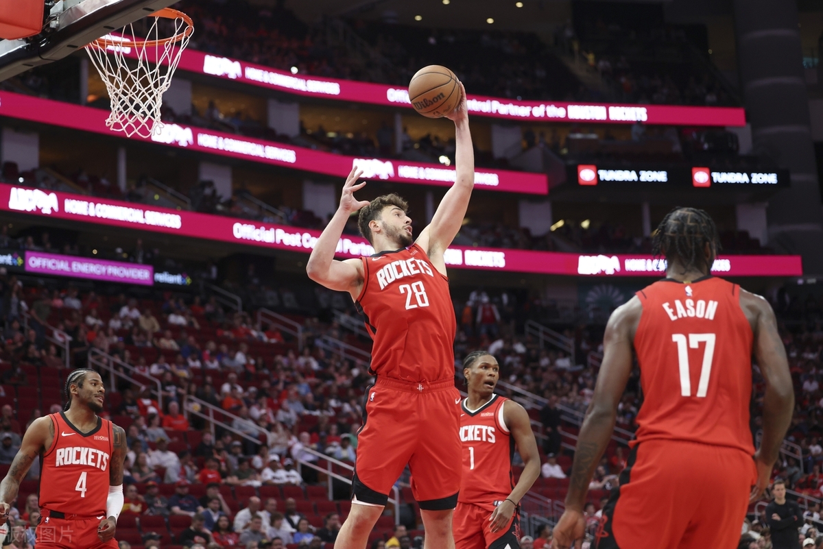 火箭队客场大胜留住季后赛希望！的简单介绍
