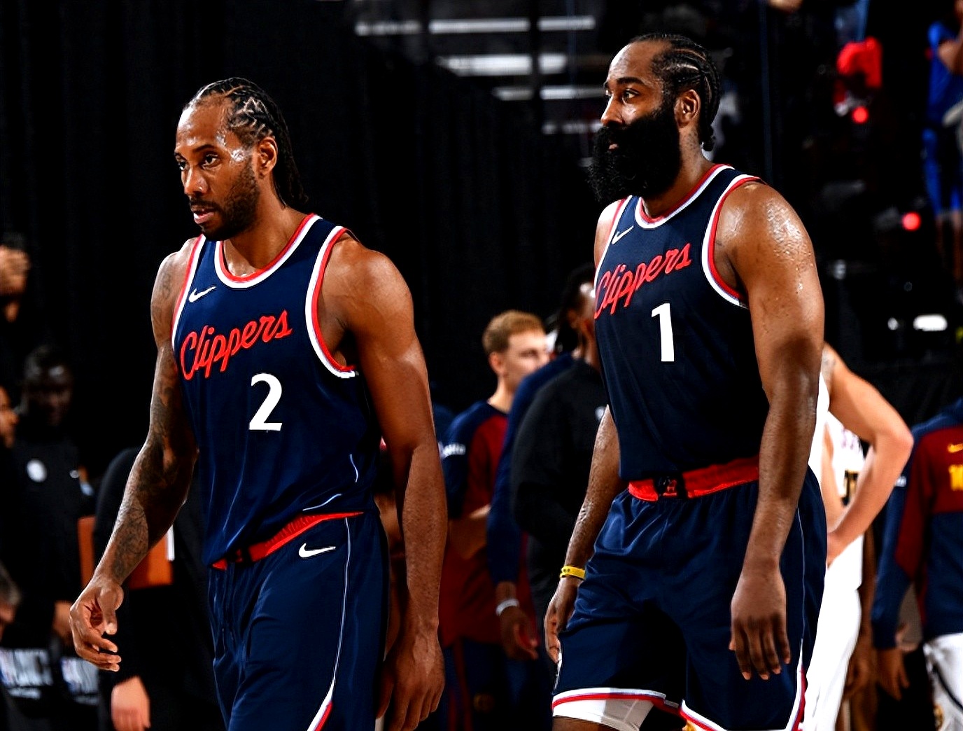 快船横扫广州队,乔治带队取胜 快船横扫广州队,乔治带队取胜