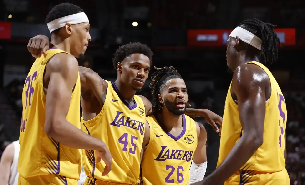 关于奇才完胜湖人B队，拉文关键制胜的信息