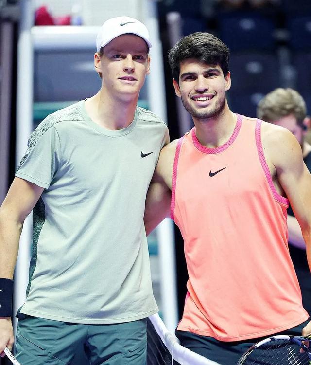 包含日本网球队逆转意大利网球队，费德勒完成帽子戏法的词条