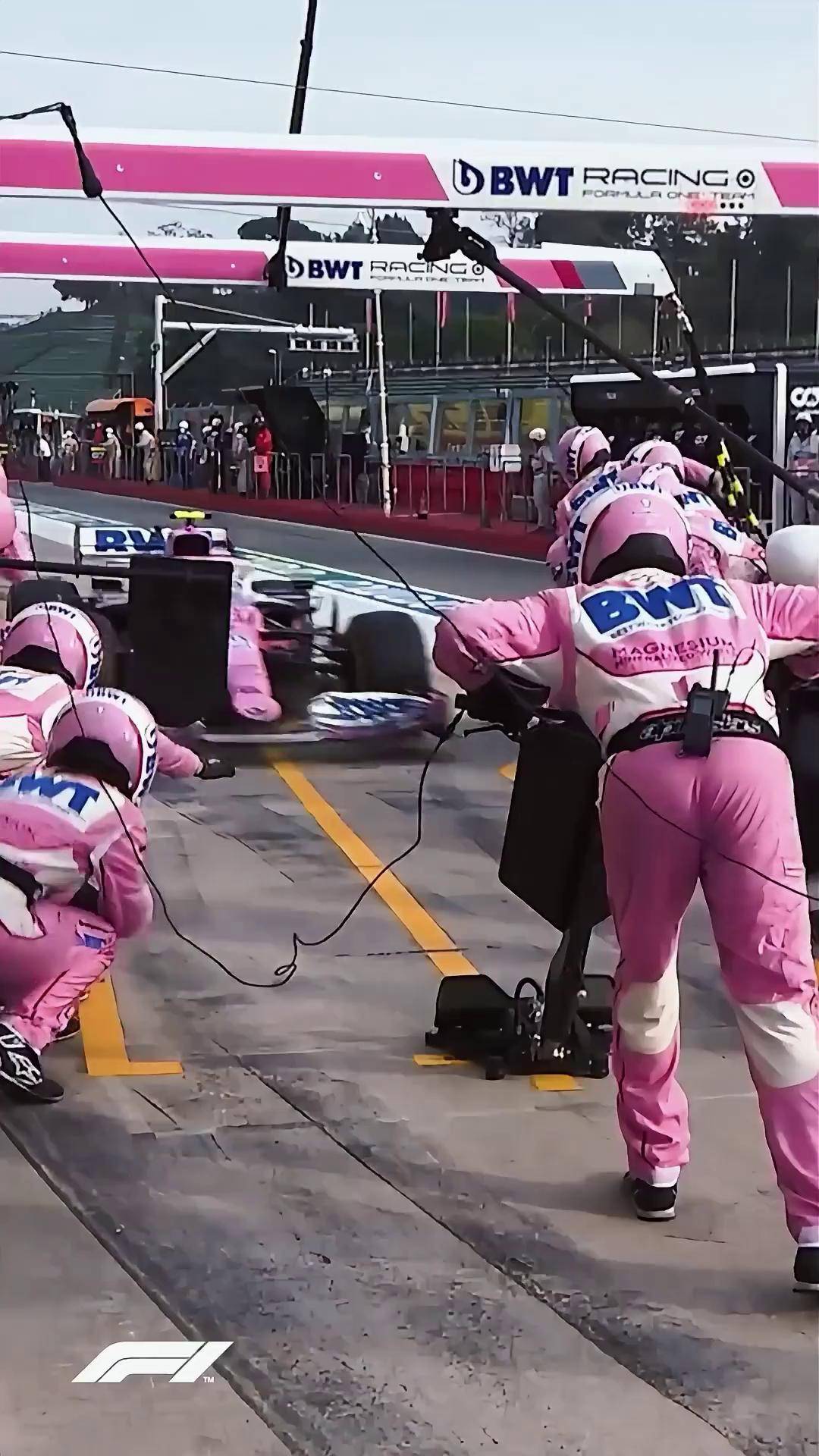 雷诺车队完胜红牛二队，拉塞尔高光表现的简单介绍